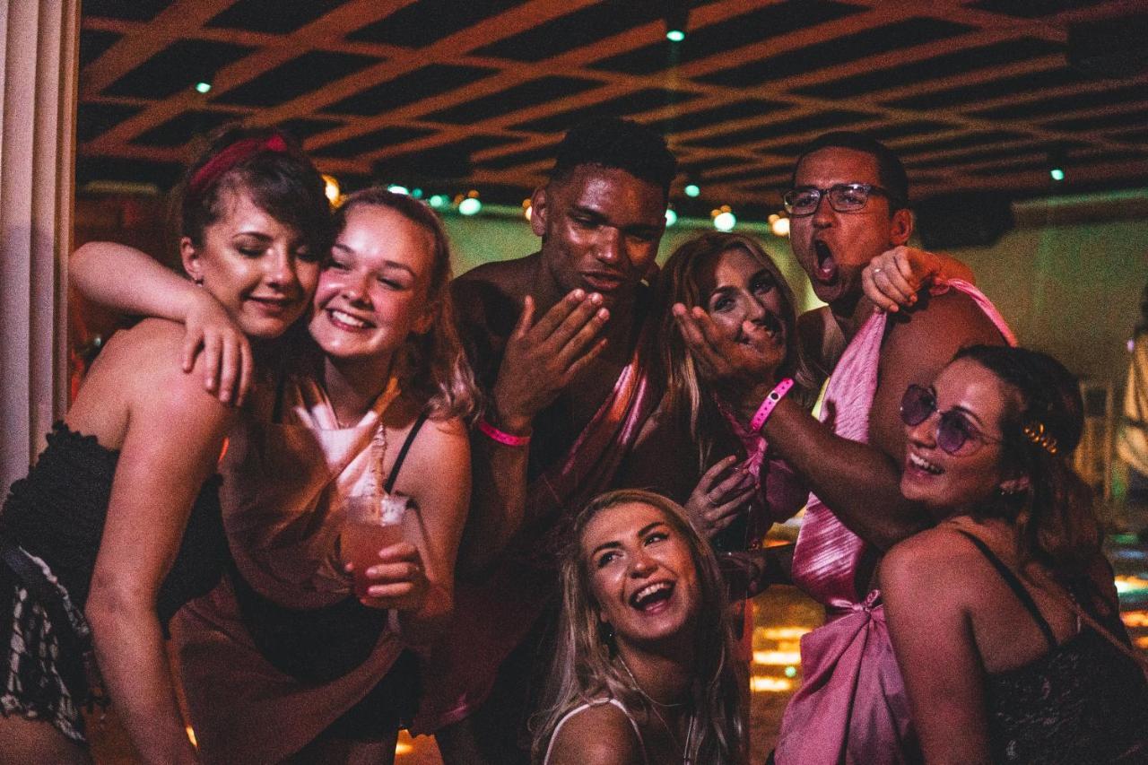 The Pink Palace Hostel アギオス・ゴルディオス エクステリア 写真