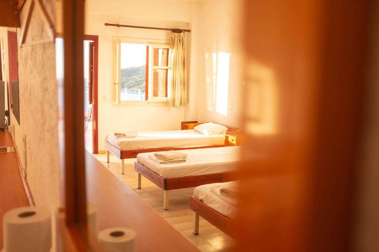 The Pink Palace Hostel アギオス・ゴルディオス エクステリア 写真
