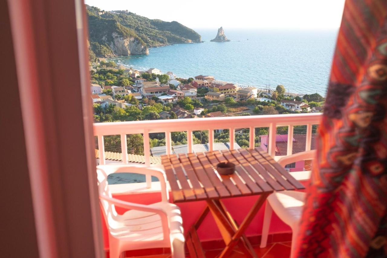 The Pink Palace Hostel アギオス・ゴルディオス エクステリア 写真