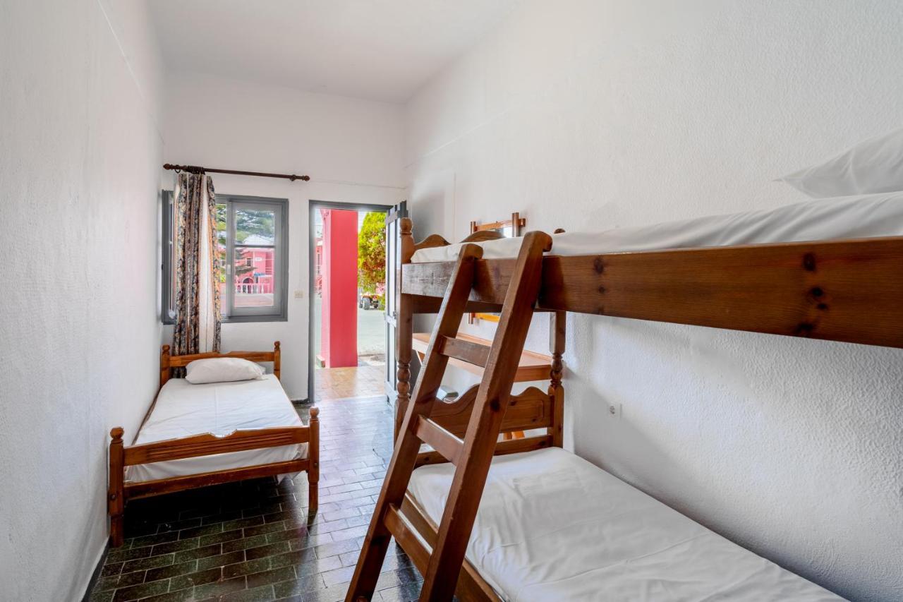 The Pink Palace Hostel アギオス・ゴルディオス 部屋 写真