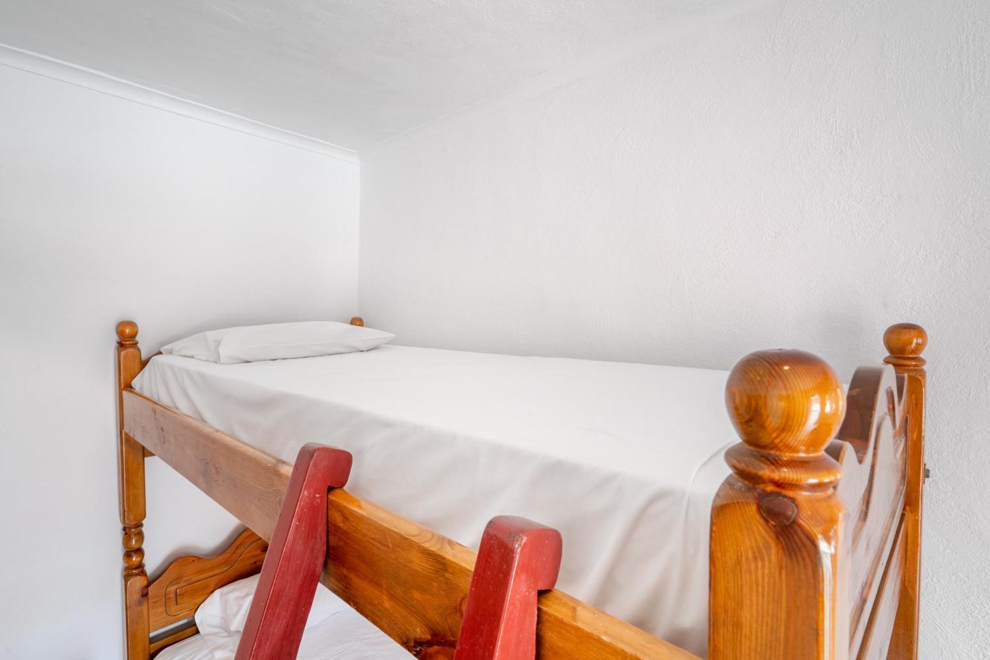 The Pink Palace Hostel アギオス・ゴルディオス 部屋 写真