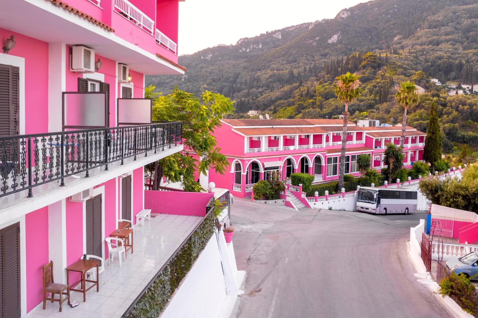 The Pink Palace Hostel アギオス・ゴルディオス エクステリア 写真